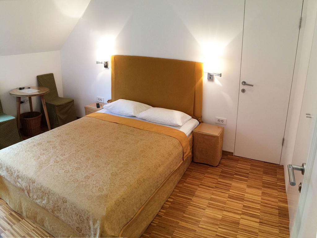 B&B Petra Varl Accommodation Laibach Exterior foto